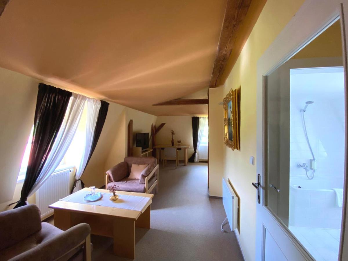 Zamecek Na Celadne Hotel